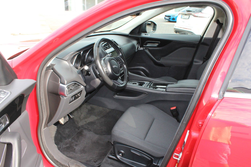 Jaguar F-Pace 20d AWD Ingenium Edition Automatik — photo 7