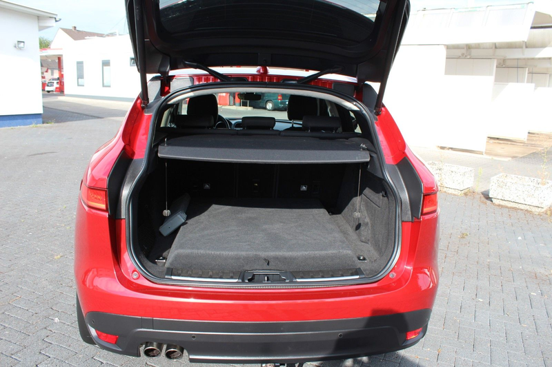 Jaguar F-Pace 20d AWD Ingenium Edition Automatik — photo 4