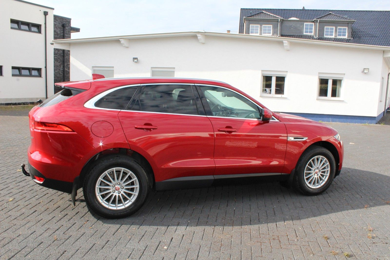 Jaguar F-Pace 20d AWD Ingenium Edition Automatik — photo 9
