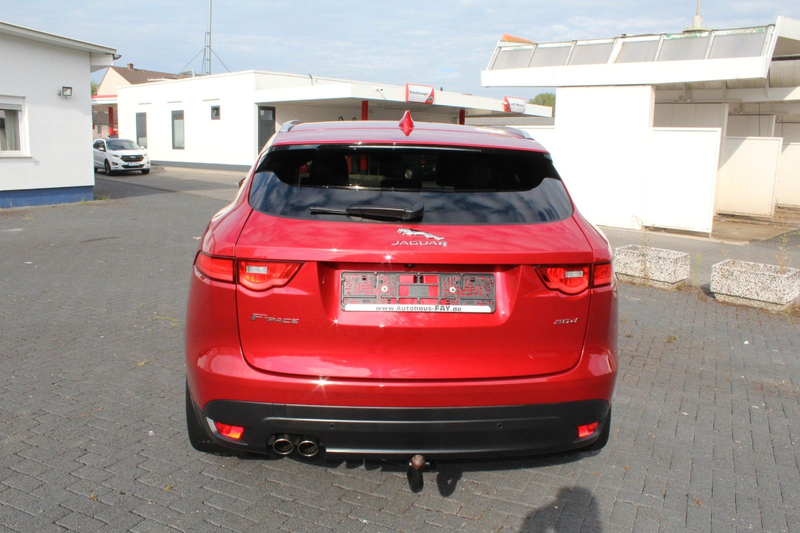Jaguar F-Pace 20d AWD Ingenium Edition Automatik — photo 3