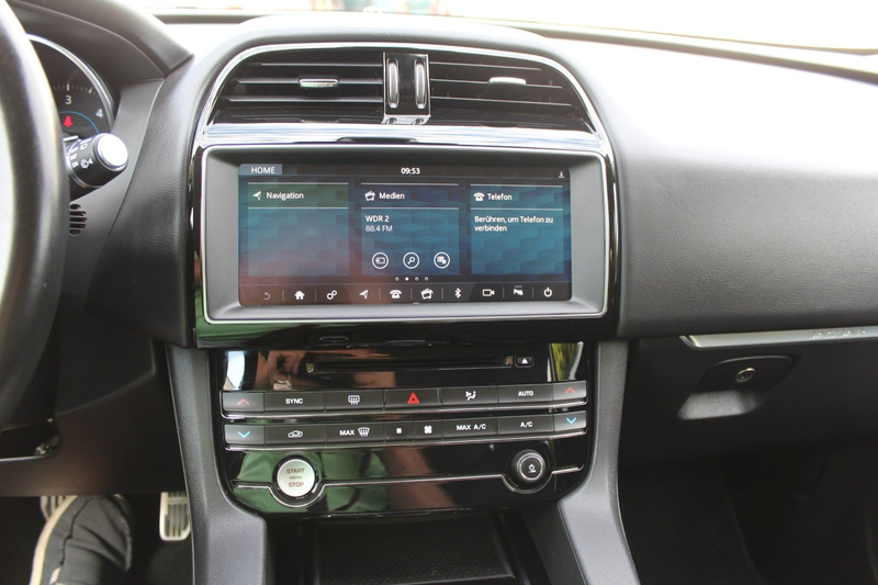 Jaguar F-Pace 20d AWD Ingenium Edition Automatik — photo 12