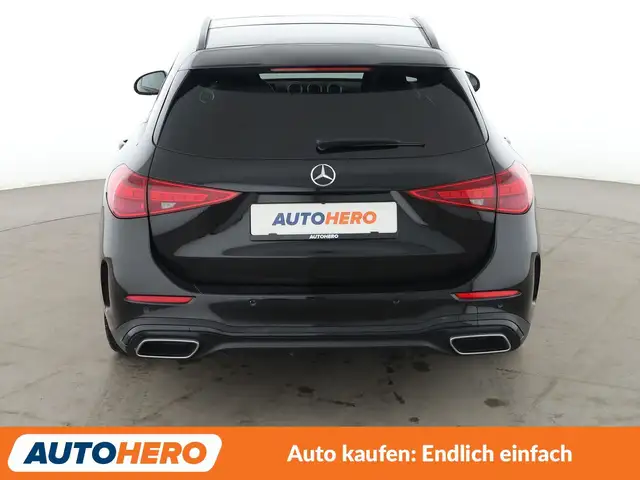Mercedes-Benz 220 view 5