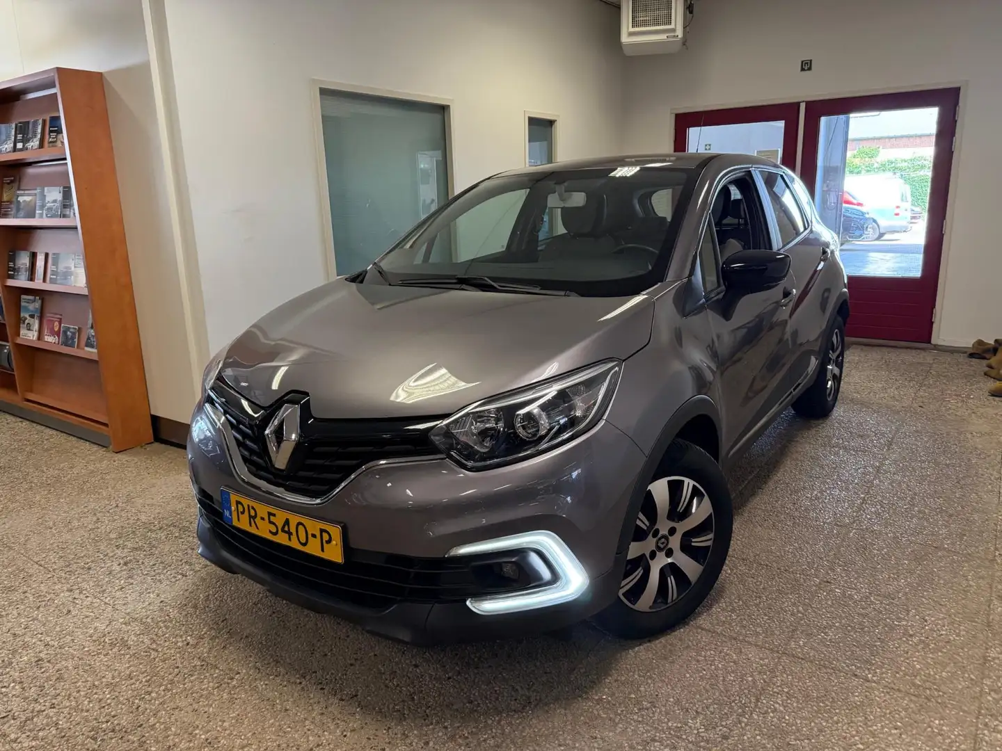 Renault Captur 0.9 TCe Zen Navi | All Season| Trekhaak| Nl Grijs - 1