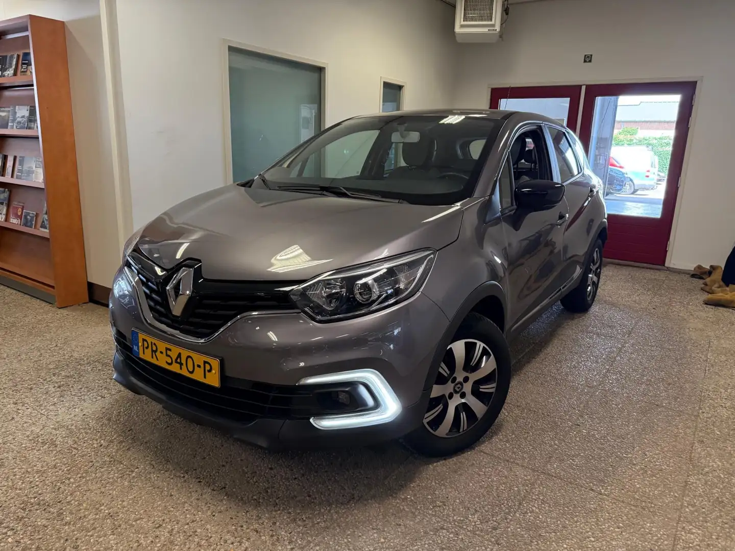 Renault Captur 0.9 TCe Zen Navi | All Season| Trekhaak| Nl Grijs - 2