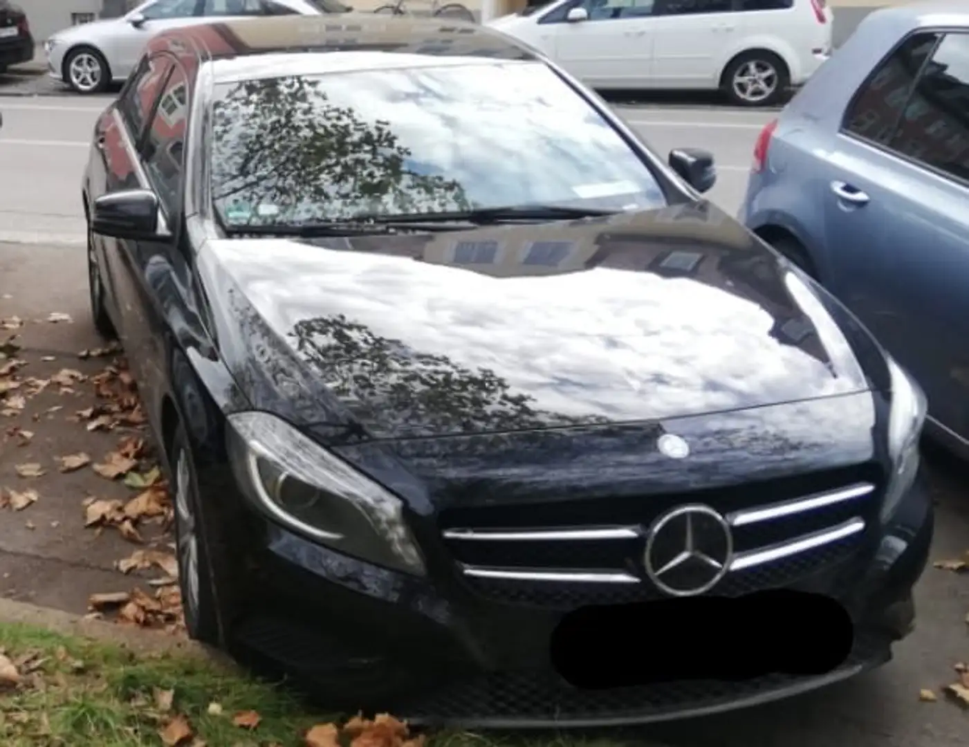 Mercedes-Benz A 180 A 180 (BlueEFFICIENCY) Urban Černá - 1