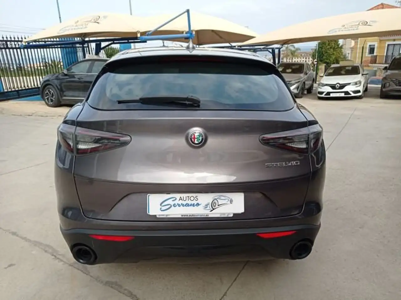 Alfa Romeo Stelvio 2023