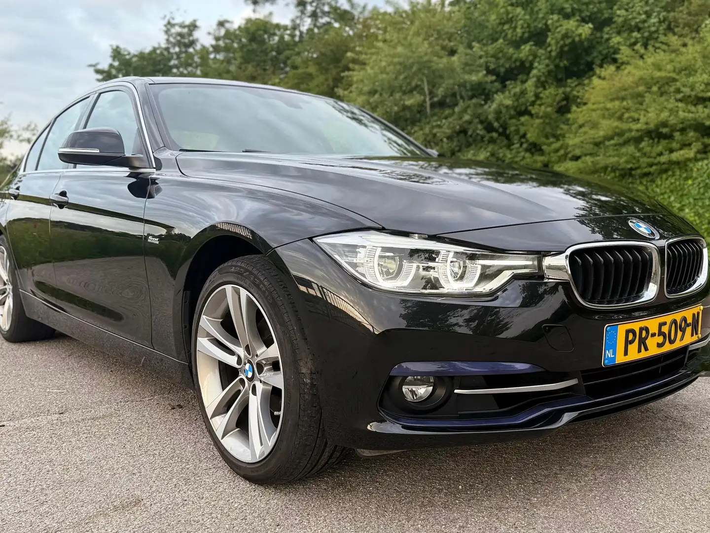 BMW 320 320 High Exec. Zwart - 1