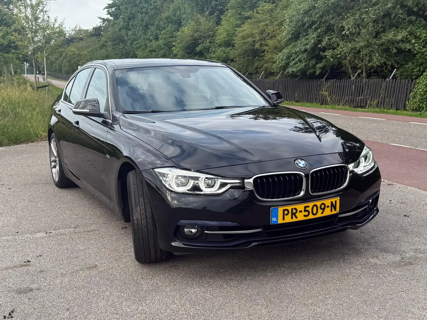 BMW 320 320 High Exec. Zwart - 2