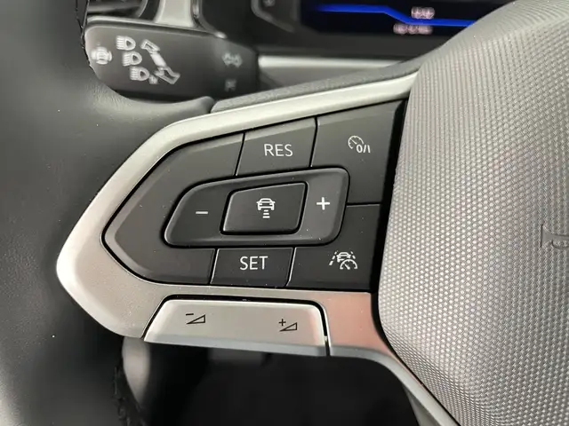 Volkswagen T-Roc view 14