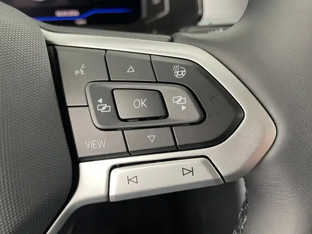 Volkswagen T-Roc view 15
