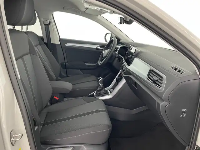 Volkswagen T-Roc view 10
