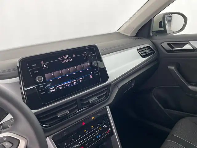 Volkswagen T-Roc view 9