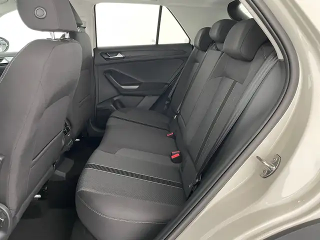 Volkswagen T-Roc view 11