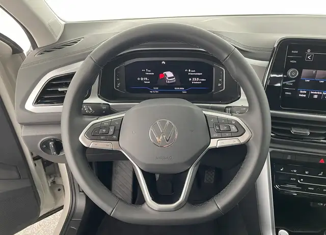 Volkswagen T-Roc view 13