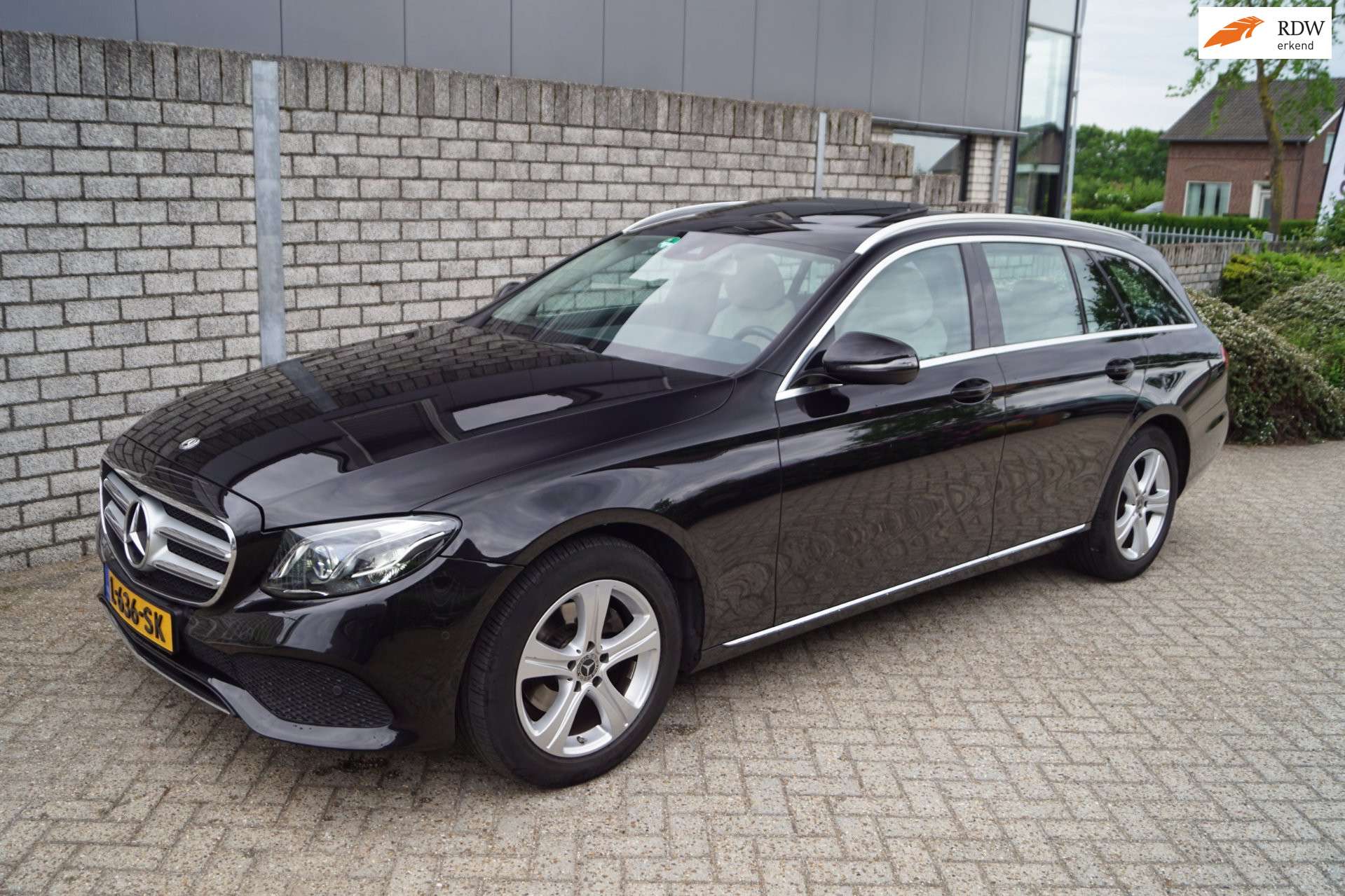 Mercedes-Benz E 200