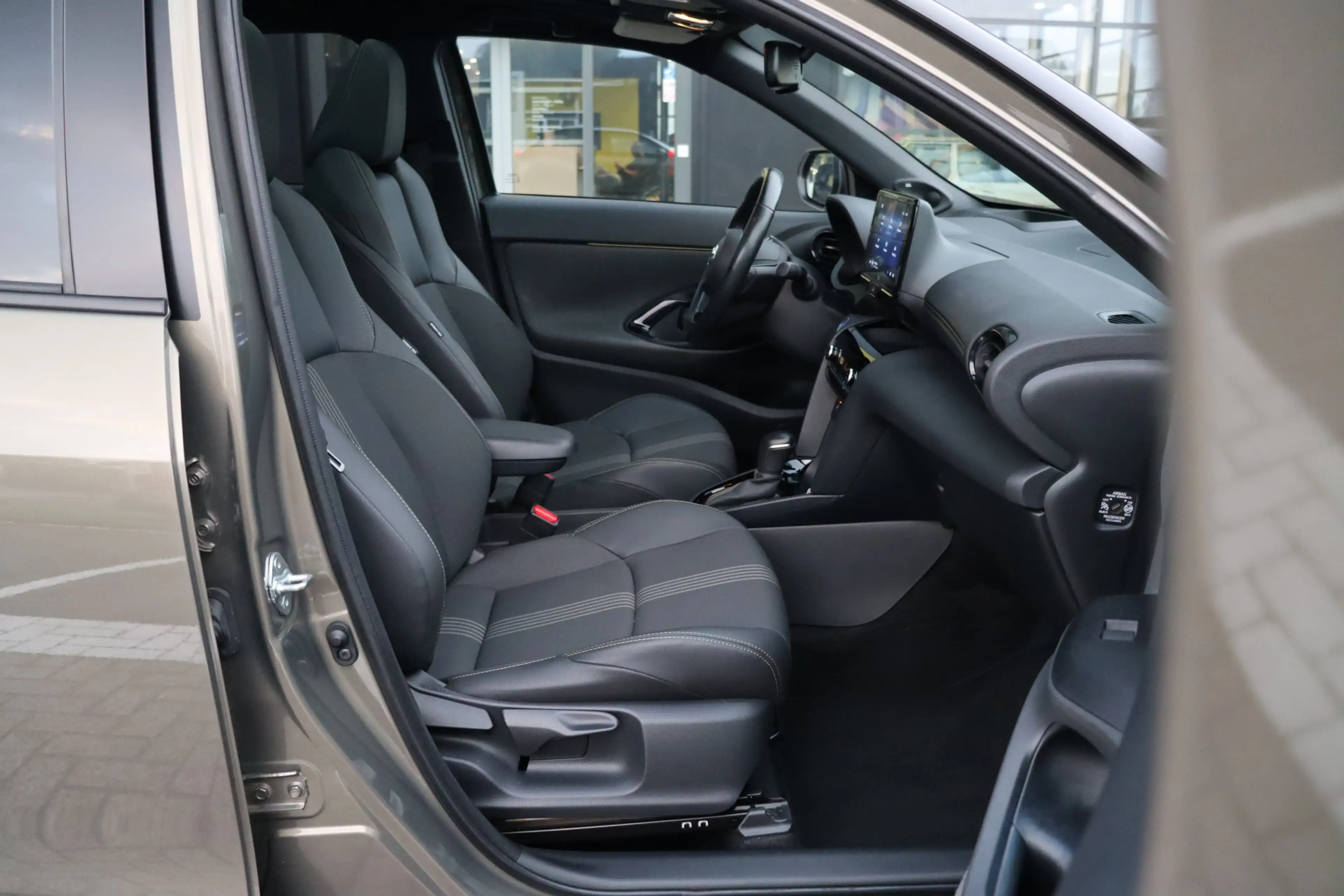 Toyota Yaris Cross 1.5 Hybrid Adventure | Pano | Adap. Cruise | JBL | — photo 12