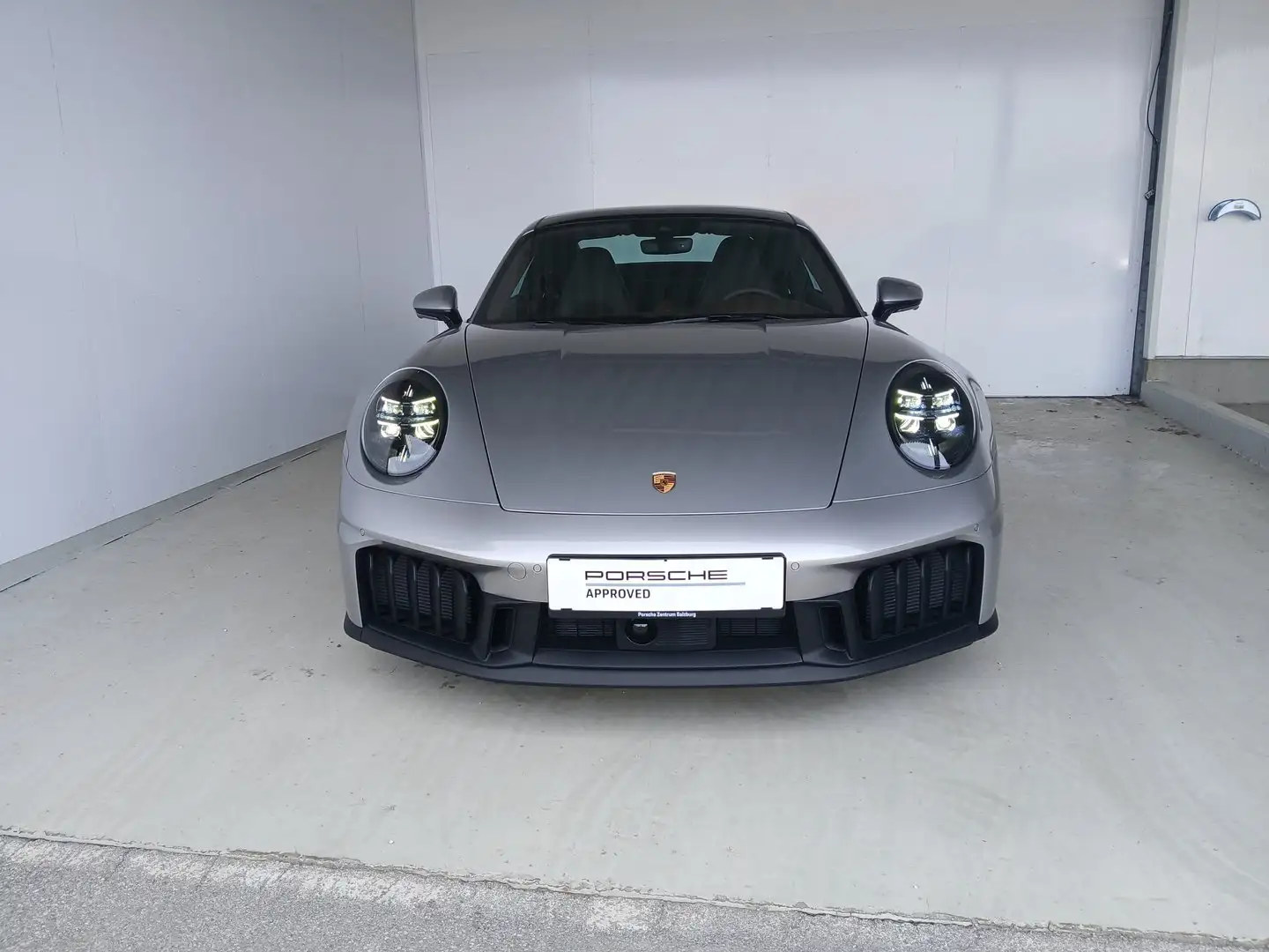 Porsche 911 Carrera 4 GTS Grau - 2