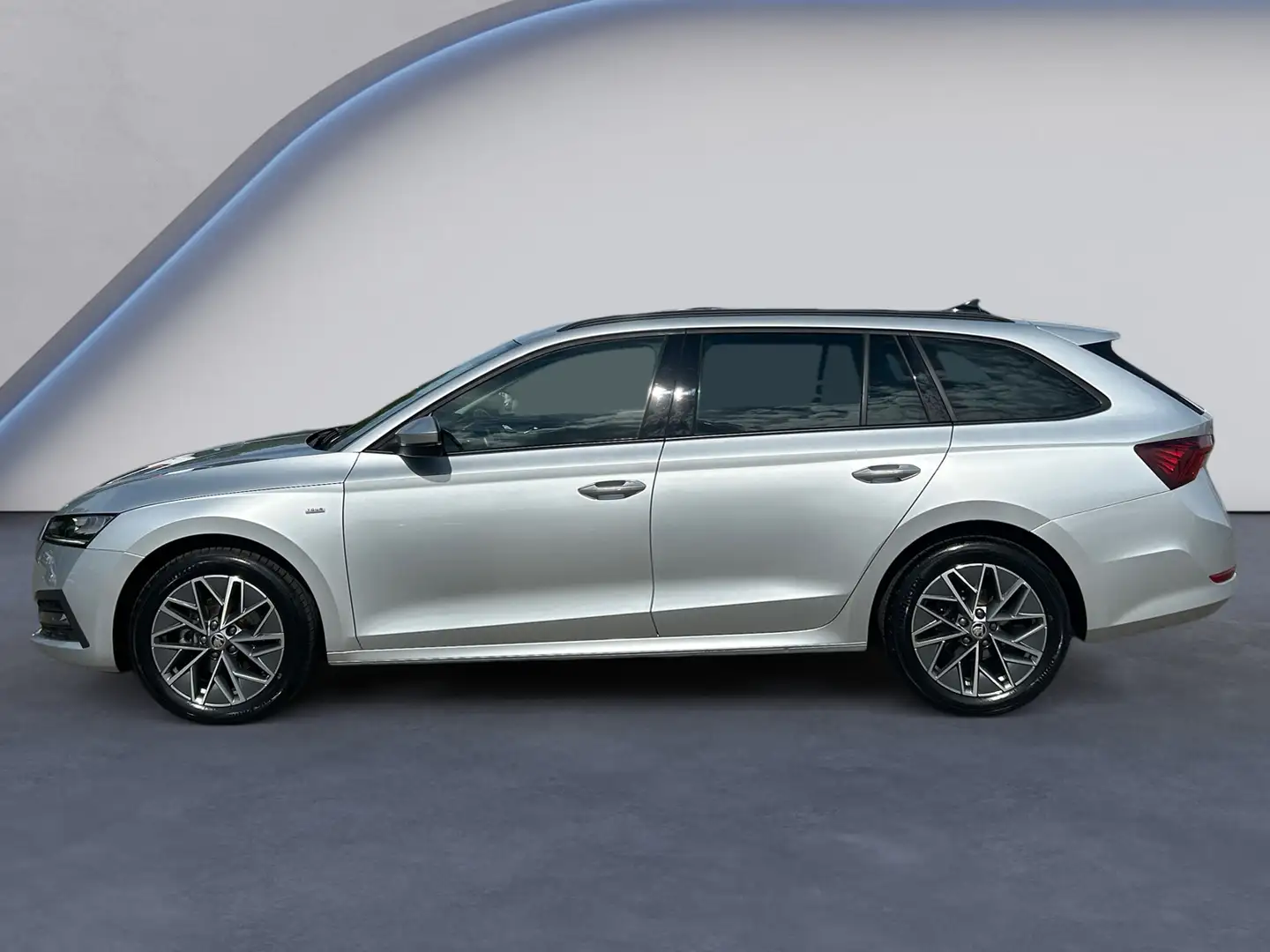 Skoda Octavia Combi 2.0TDI AMBITION DSG LED+Navi+PDC Zilver - 2