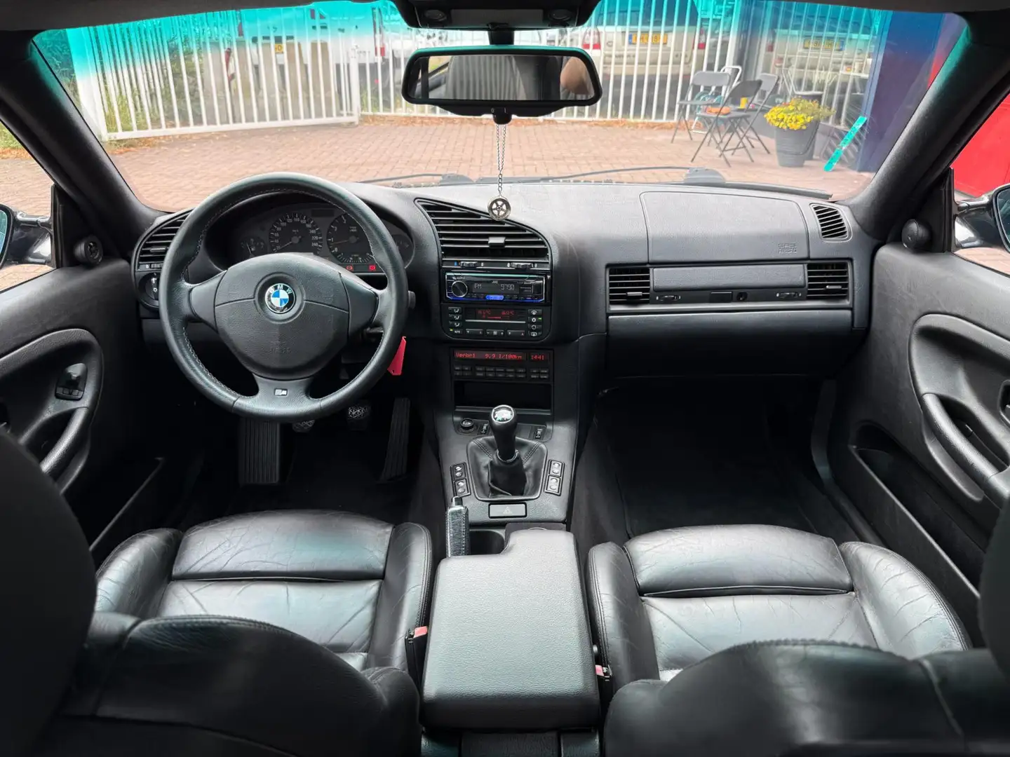 BMW 323 3-serie Coupé 323i M-Pakket | Dakraam | Airride | Zwart - 2