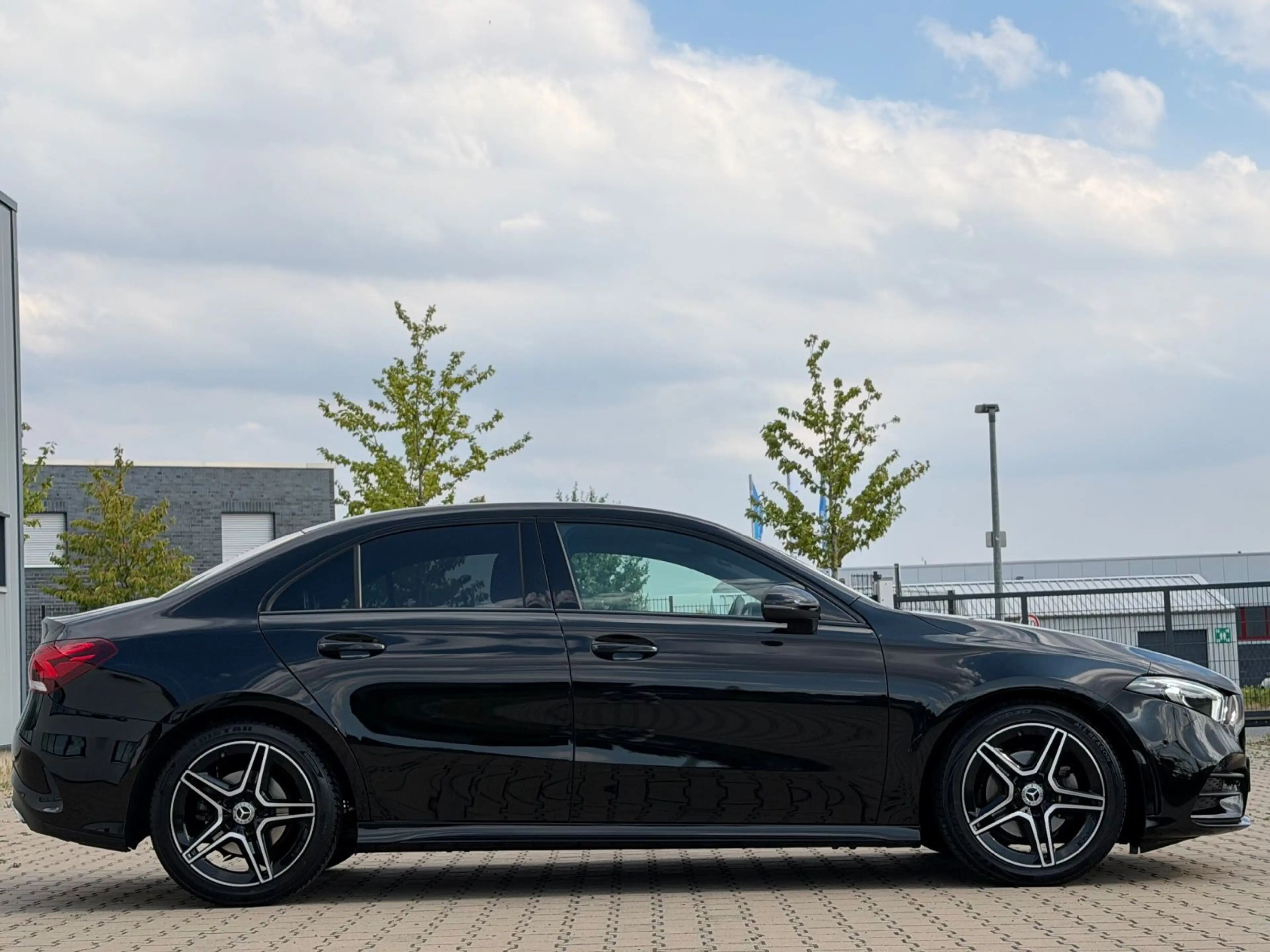 Mercedes-Benz A 200 Lim AMG Night Wide Kamera Carplay LED SHZ — photo 4