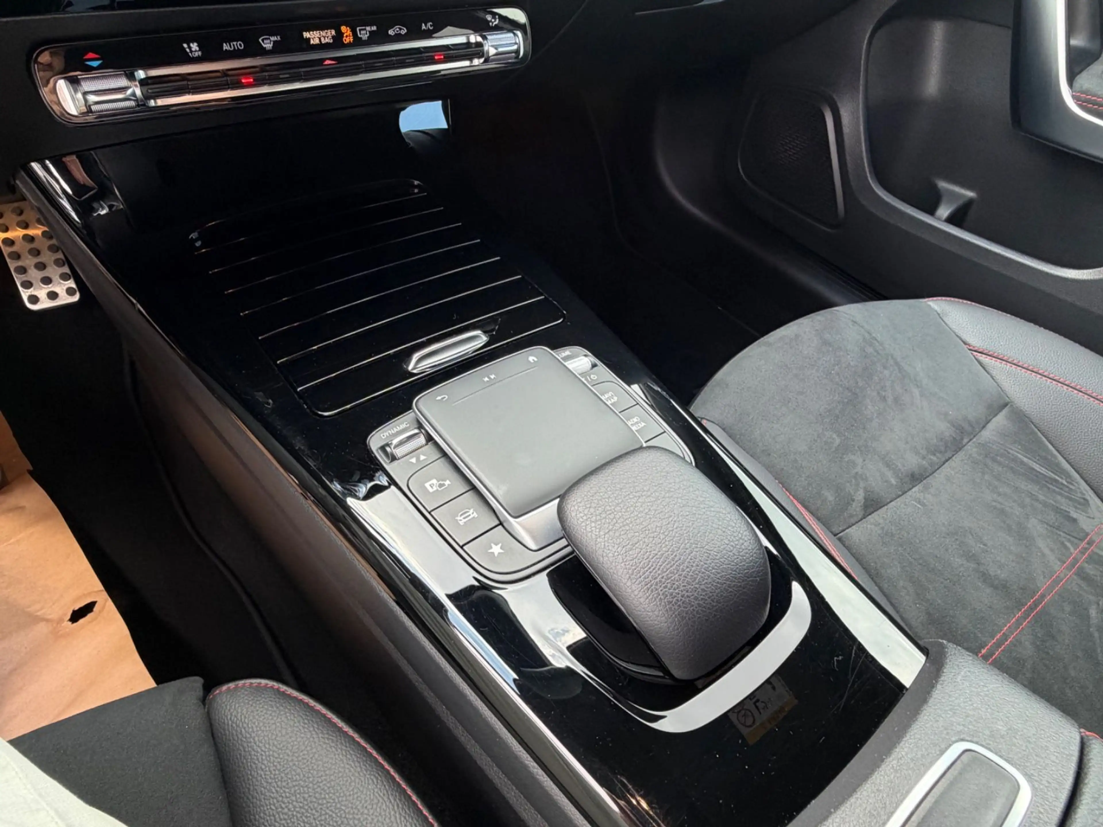 Mercedes-Benz A 200 Lim AMG Night Wide Kamera Carplay LED SHZ — photo 15