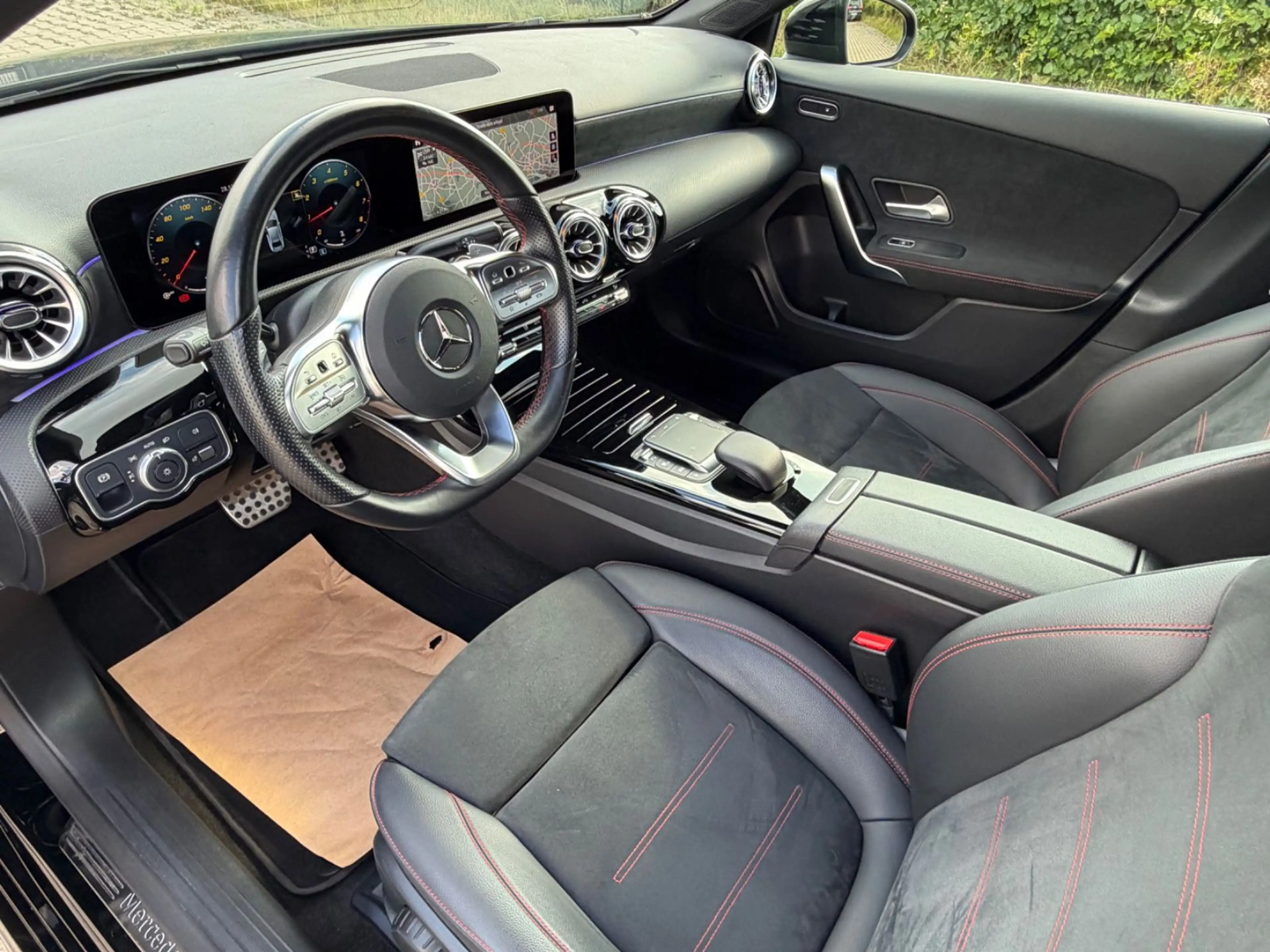 Mercedes-Benz A 200 Lim AMG Night Wide Kamera Carplay LED SHZ — photo 11
