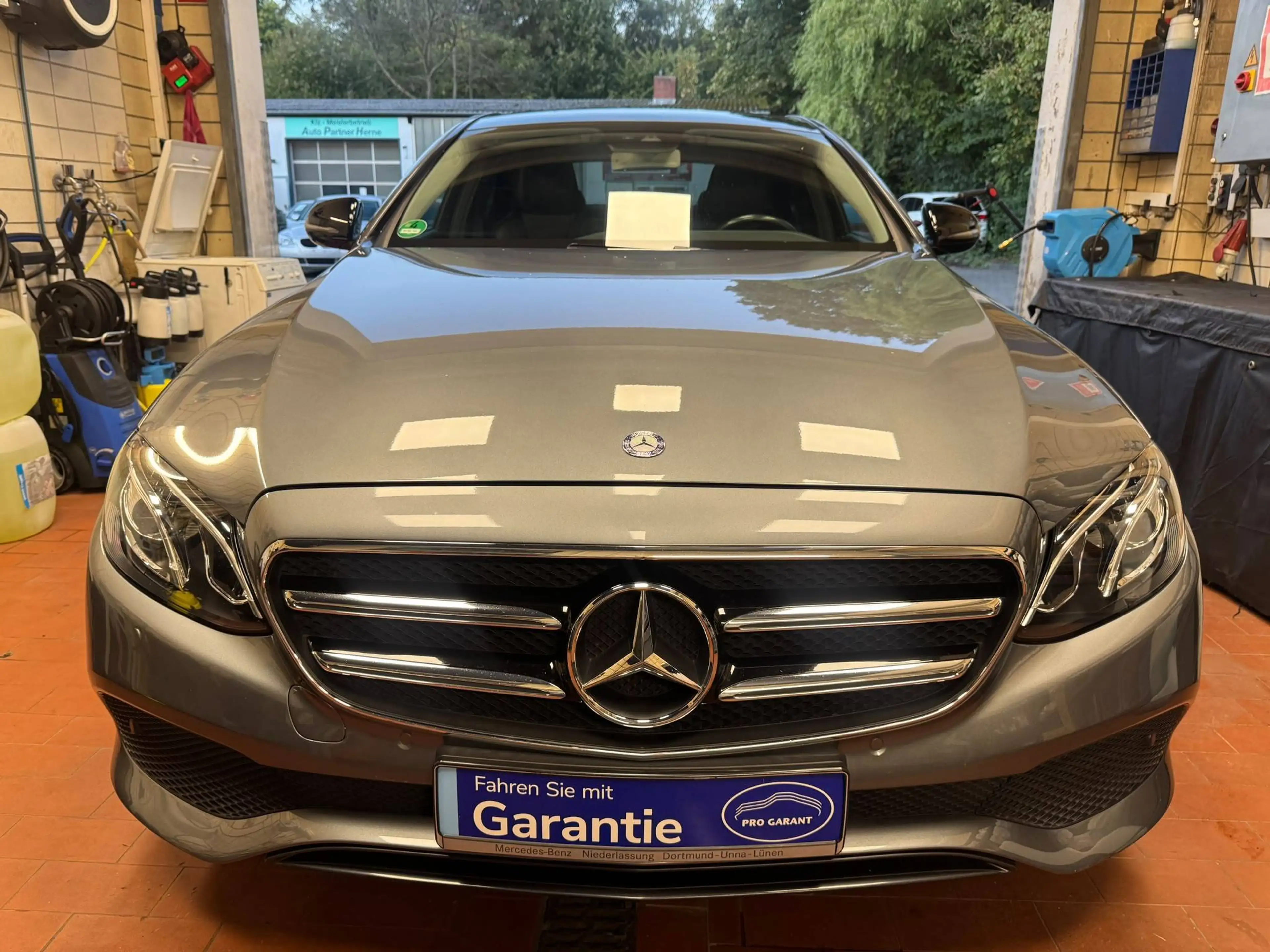 Mercedes-Benz E 220 E 220 d Avantgarde 9G-Tronic Scheckheft MB AHK LED — photo 9