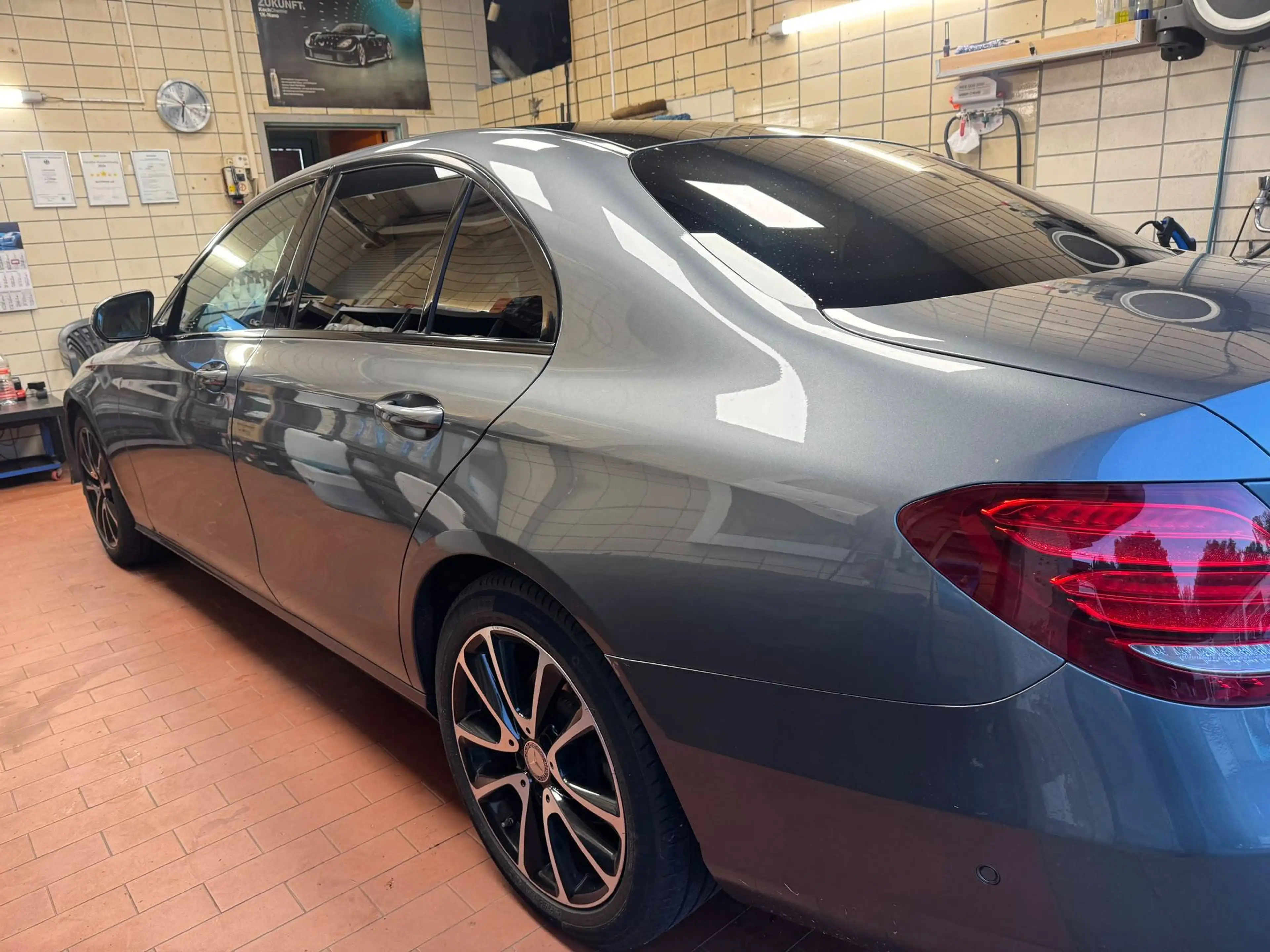 Mercedes-Benz E 220 E 220 d Avantgarde 9G-Tronic Scheckheft MB AHK LED — photo 3