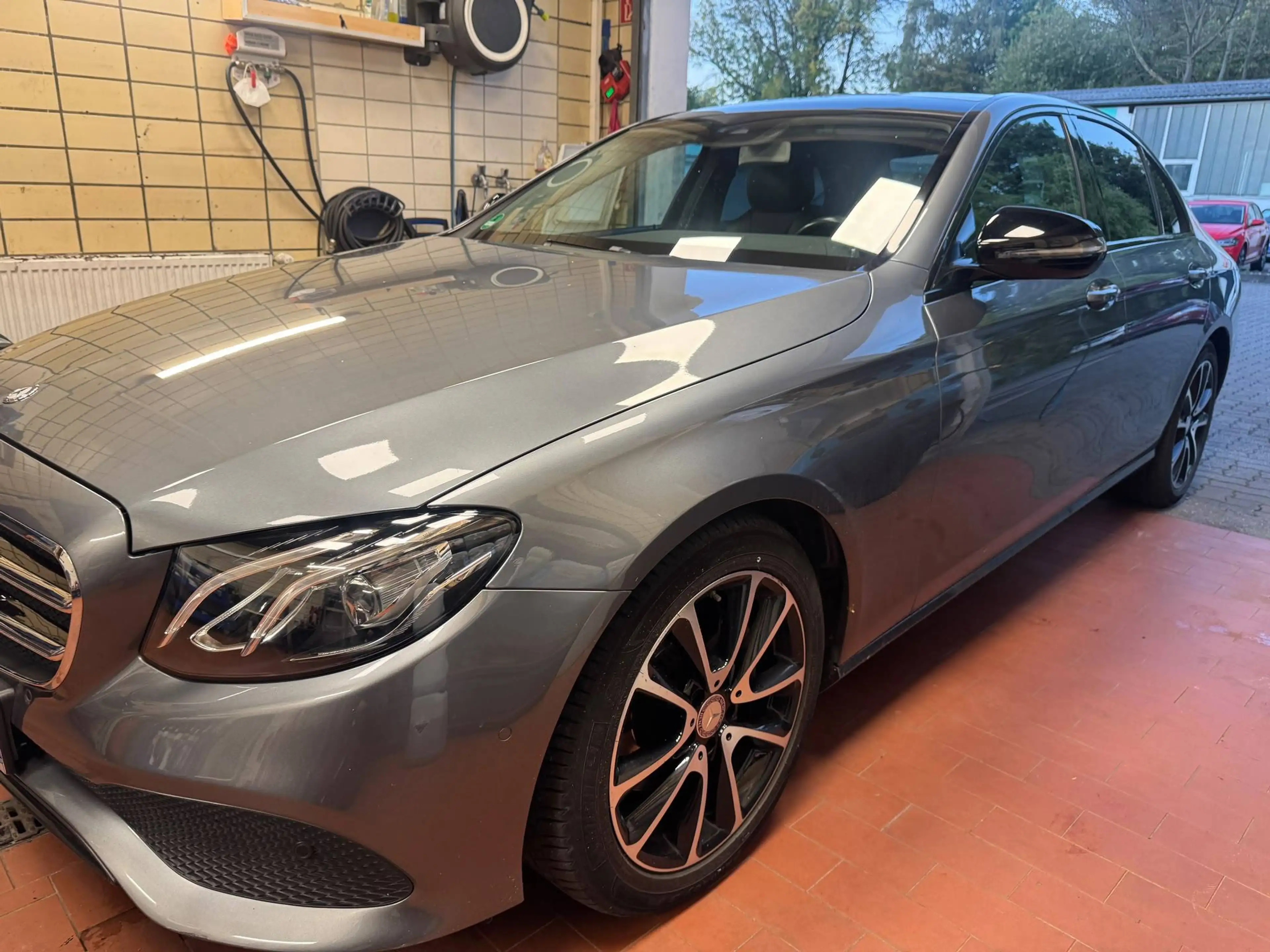Mercedes-Benz E 220 E 220 d Avantgarde 9G-Tronic Scheckheft MB AHK LED — photo 2