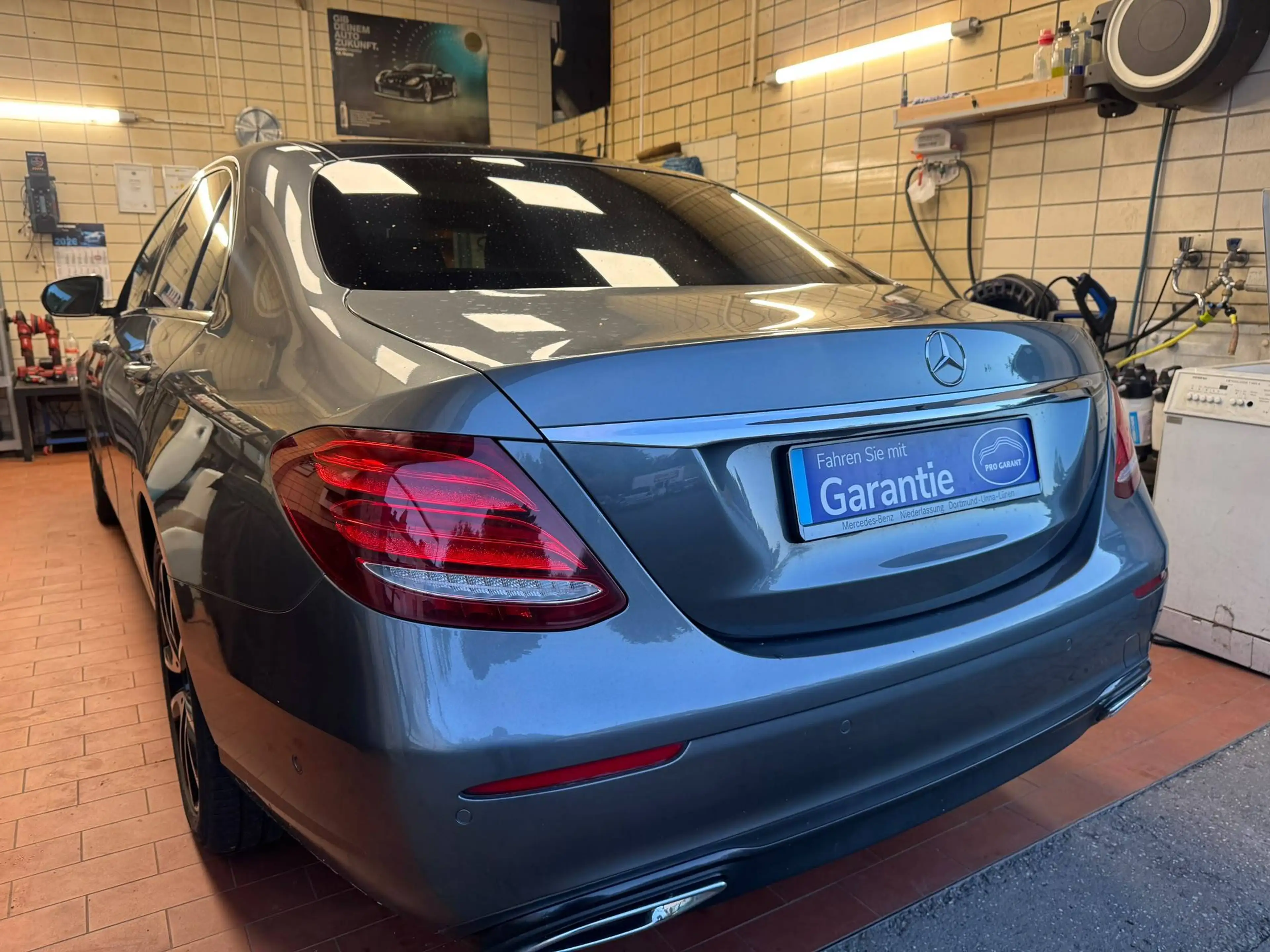 Mercedes-Benz E 220 E 220 d Avantgarde 9G-Tronic Scheckheft MB AHK LED — photo 4