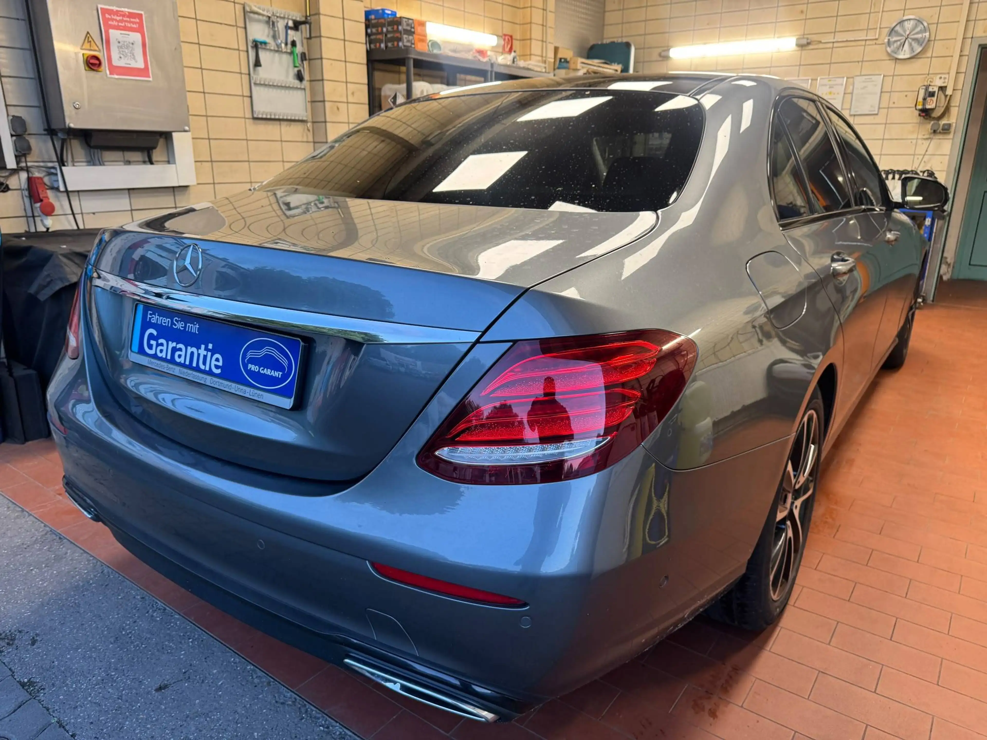 Mercedes-Benz E 220 E 220 d Avantgarde 9G-Tronic Scheckheft MB AHK LED — photo 6