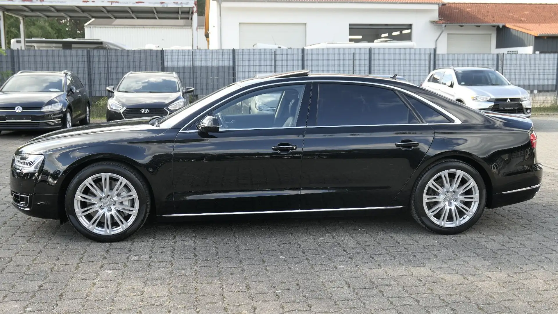 Audi A8 L V8 LED/ACC/BOSE/360°/4xSitze/Fond Ent. Schwarz - 2