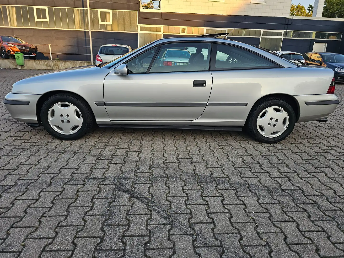 Opel Calibra 1.Hand,el.SD,ZV,Alü,28TKM,Scheckheft,Tüv Neu Auriu - 1
