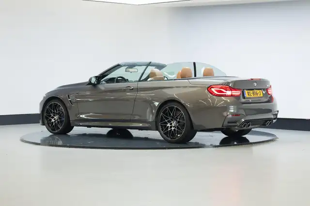 BMW M4 view 4