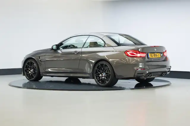 BMW M4 view 3