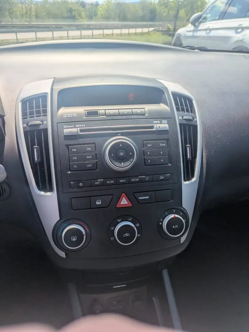 Kia Ceed SW / cee'd SW cee'd SW 1,4 CVVT Cool Surf Schwarz - 1