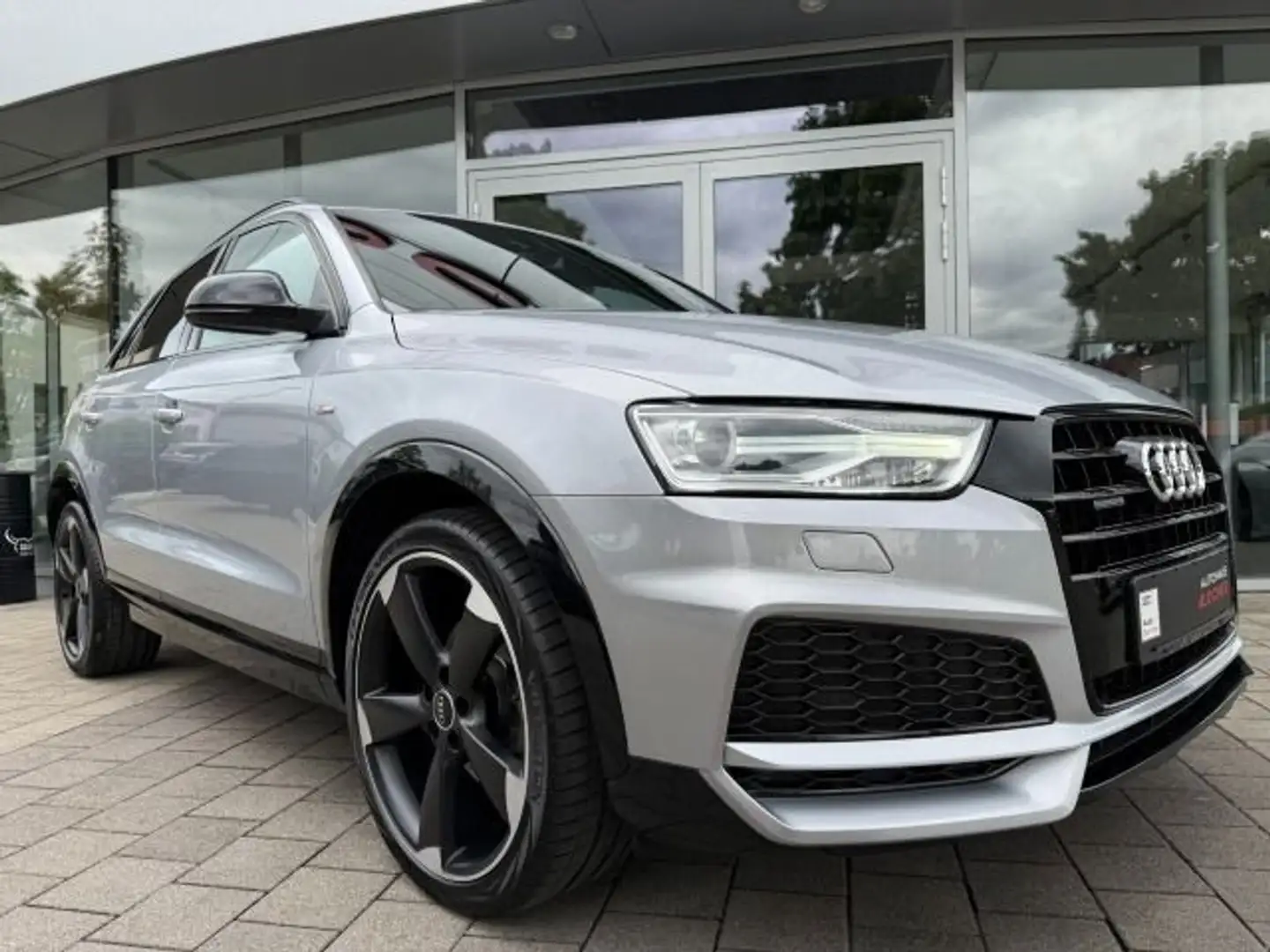 Audi Q3 S-Line 2.0 TFSI quattro S tronic Pano Xenon Silber - 2