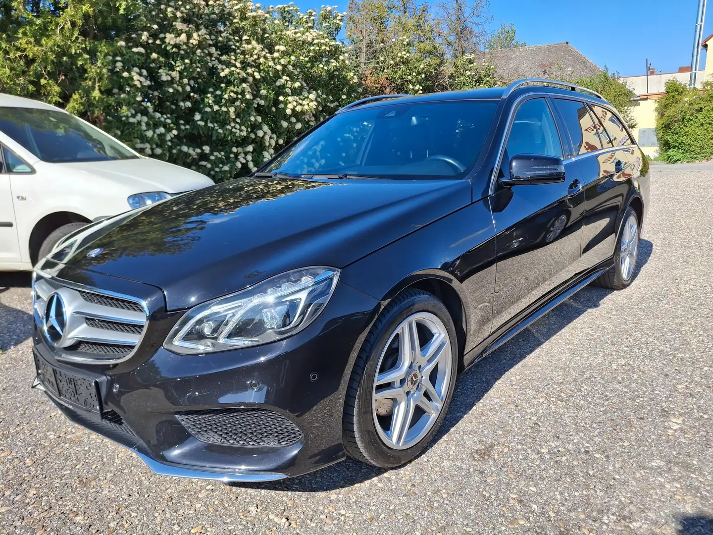 Mercedes-Benz E 220 CDI T-Avantgarde Aut /AMG Sportpaket/ AKTION! Schwarz - 1