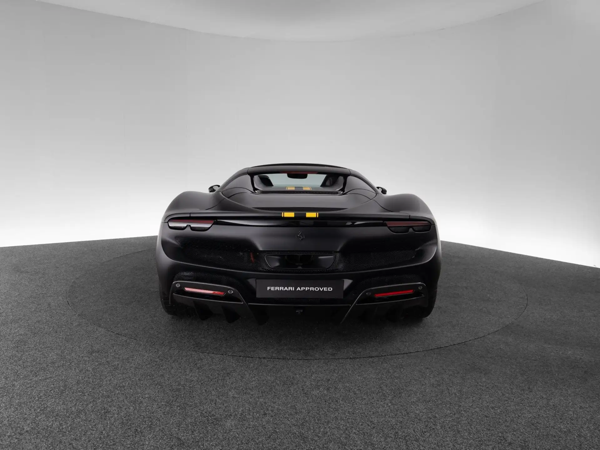 페라리 296 GTS 2024 검정 사진 6