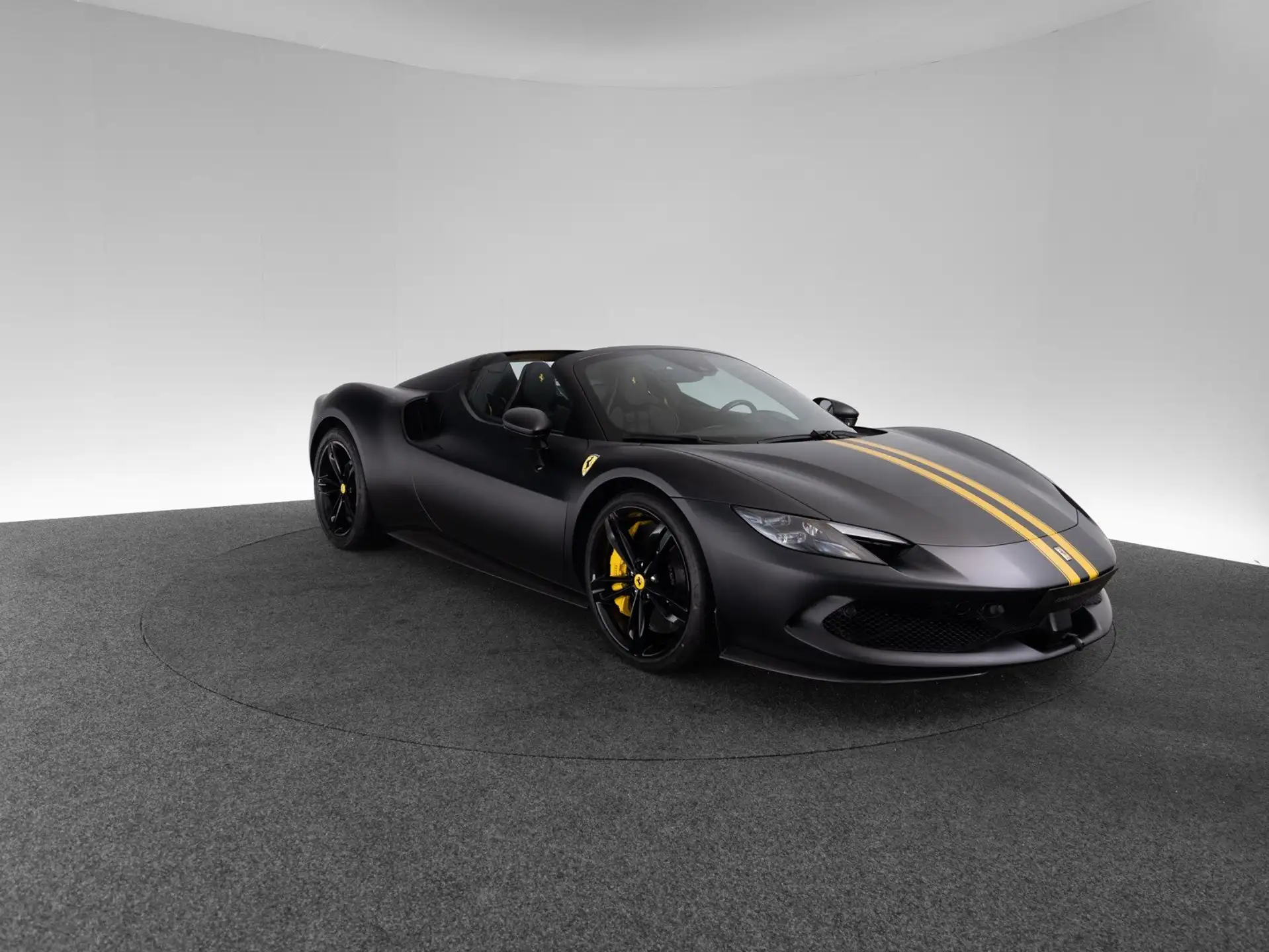 페라리 296 GTS 2024 검정 사진 2