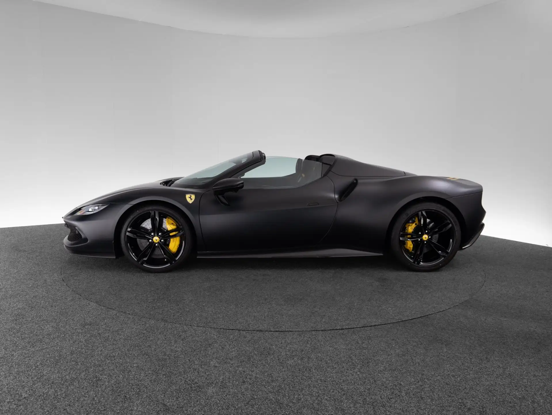 페라리 296 GTS 2024 검정 사진 3