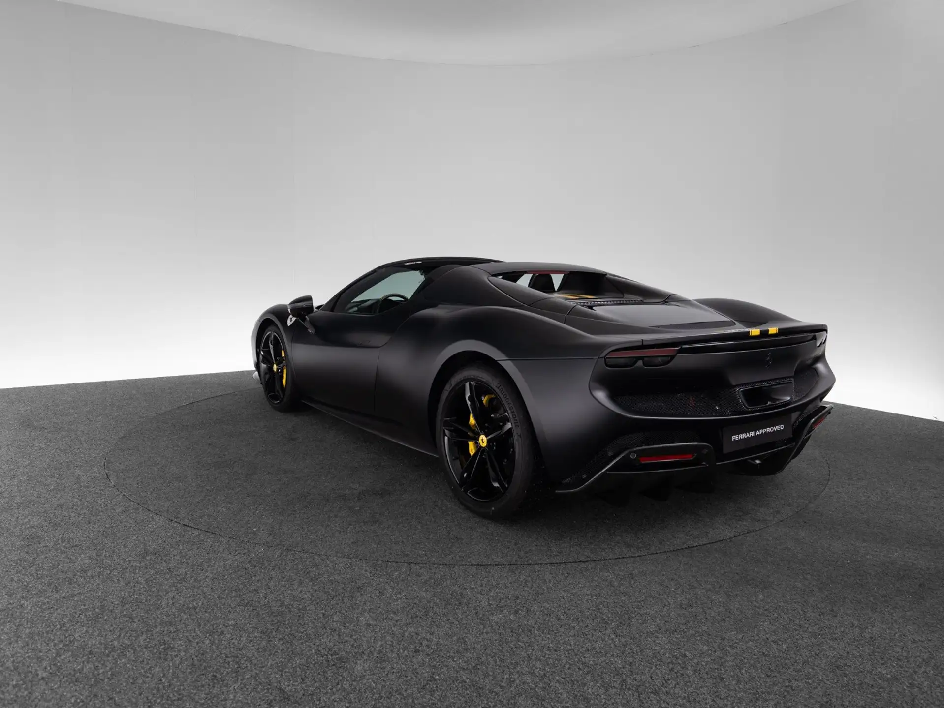 페라리 296 GTS 2024 검정 사진 4