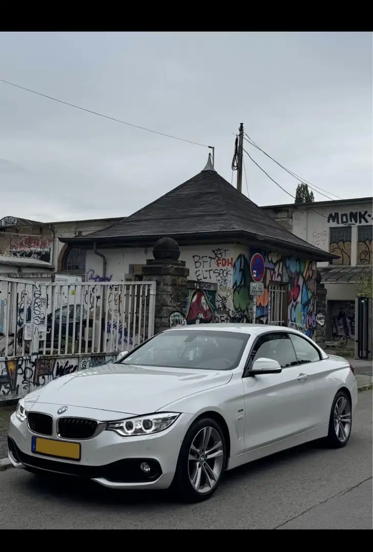 BMW 430 430i Cabrio Sport Line M interior - 1