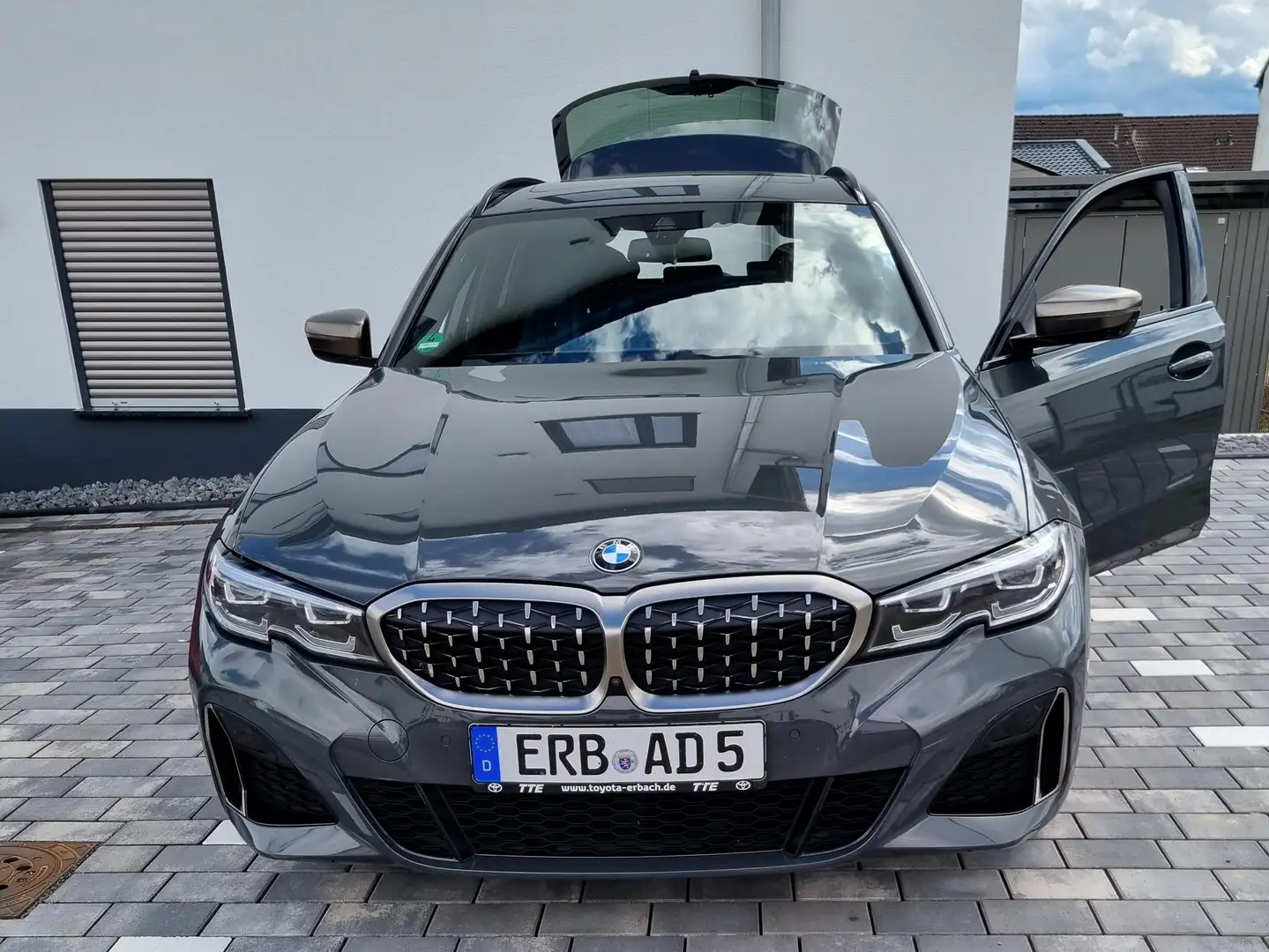 BMW 340 M340i Touring xDrive Grau - 1