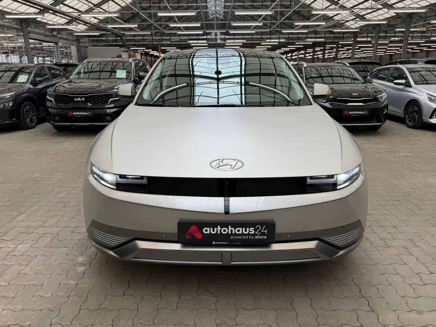 Hyundai IONIQ 5 Uniq   72,6 kWh|HeadUp|BOSE|ACC Silber - 2