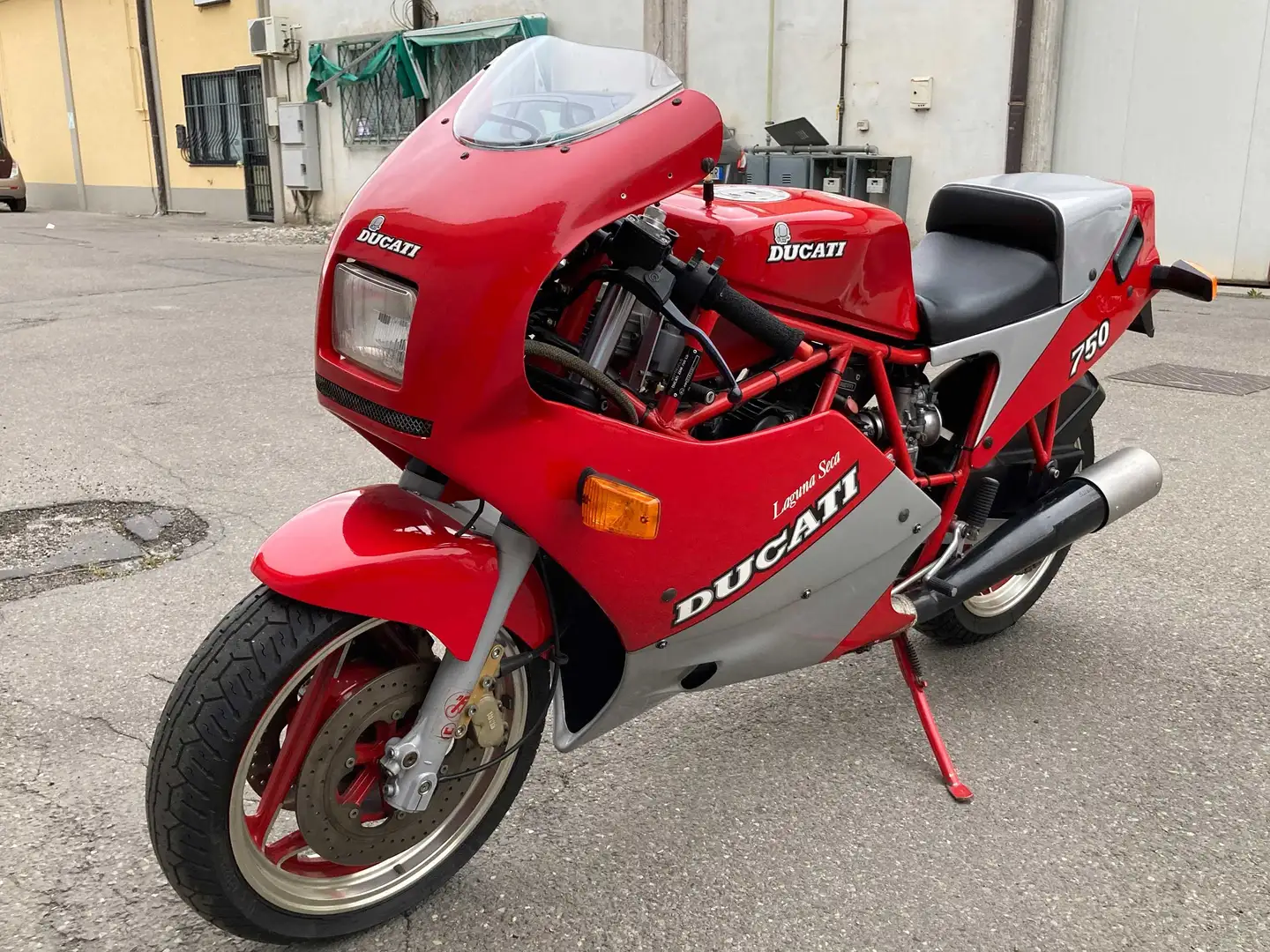 Ducati 750 F1 Laguna Seca crvena - 1