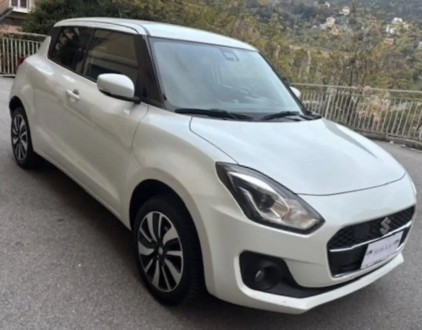 Suzuki Swift 4X4 Hybrid 1.2i 90CV Top Wit - 1