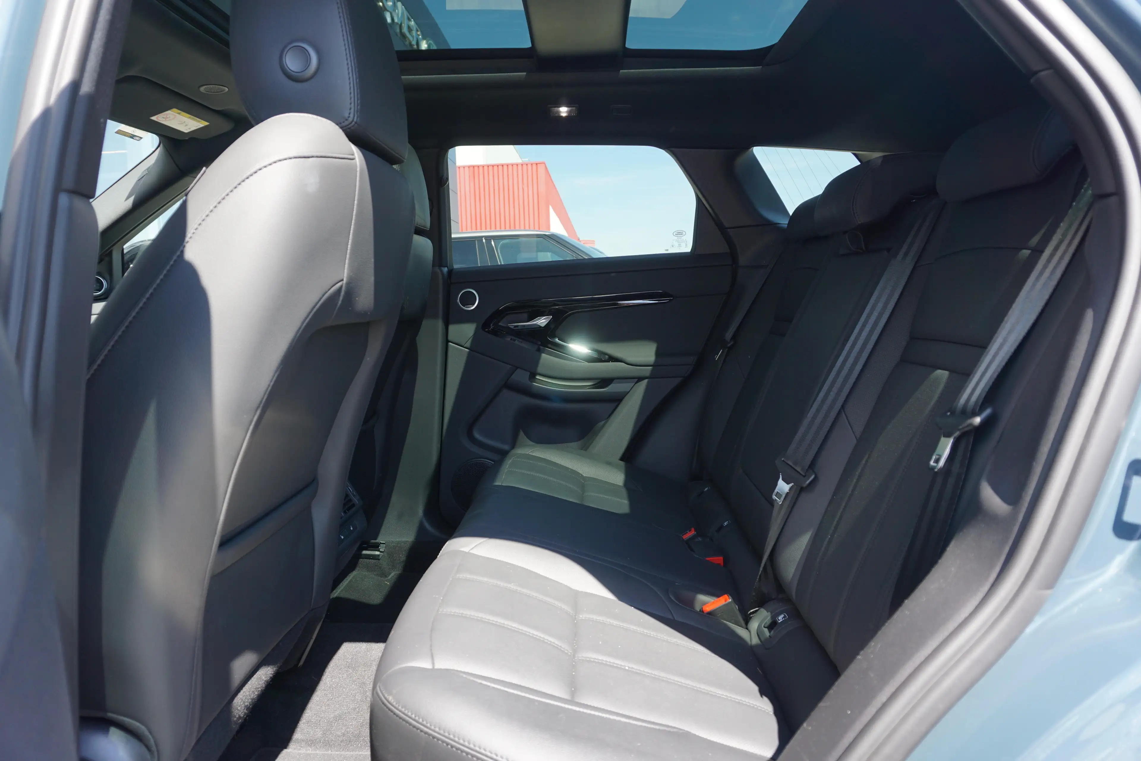 Land Rover Range Rover Evoque 1.5 Plug-in Hybrid P270e Dynamic SE — photo 5