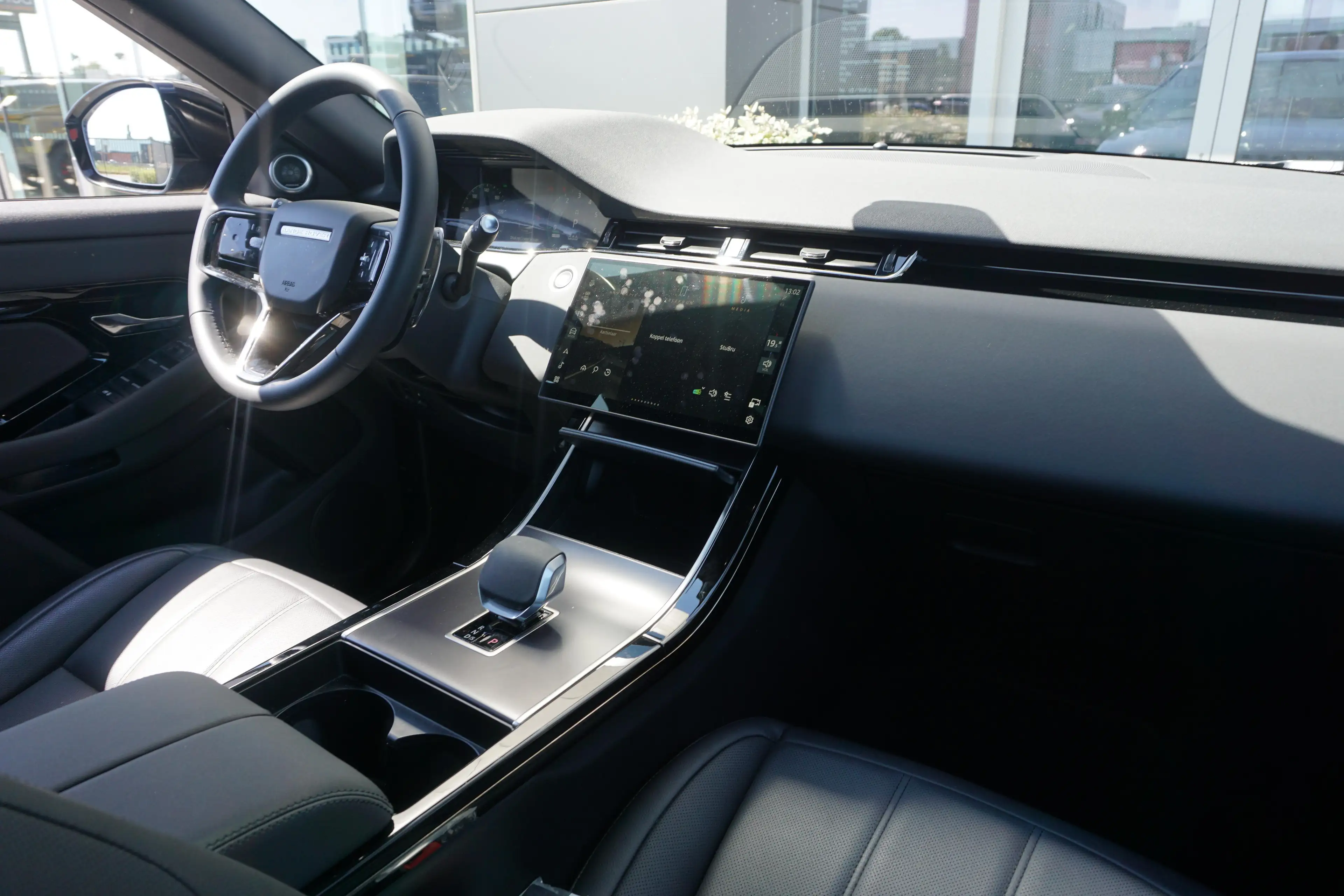 Land Rover Range Rover Evoque 1.5 Plug-in Hybrid P270e Dynamic SE — photo 11