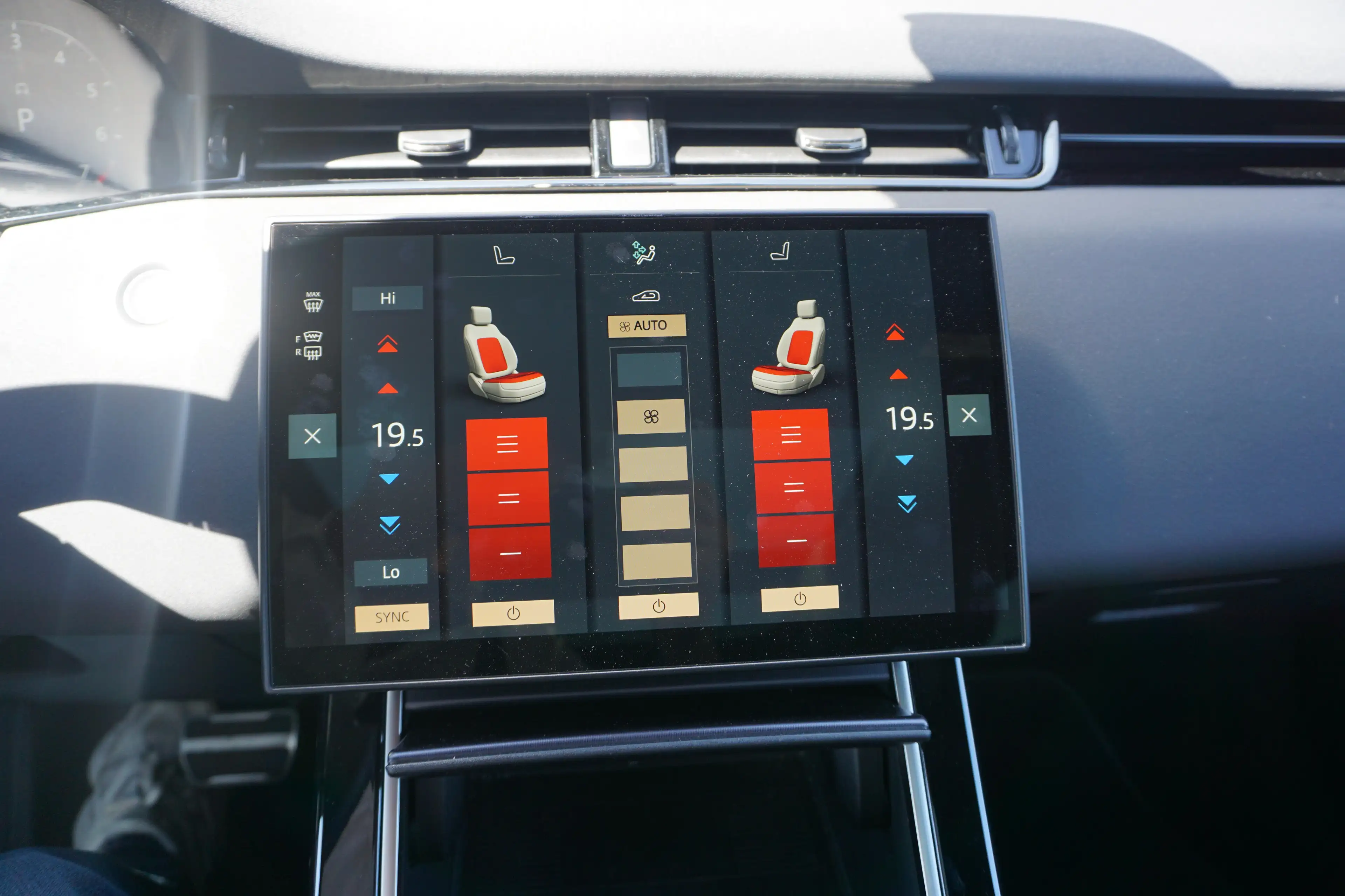 Land Rover Range Rover Evoque 1.5 Plug-in Hybrid P270e Dynamic SE — photo 17